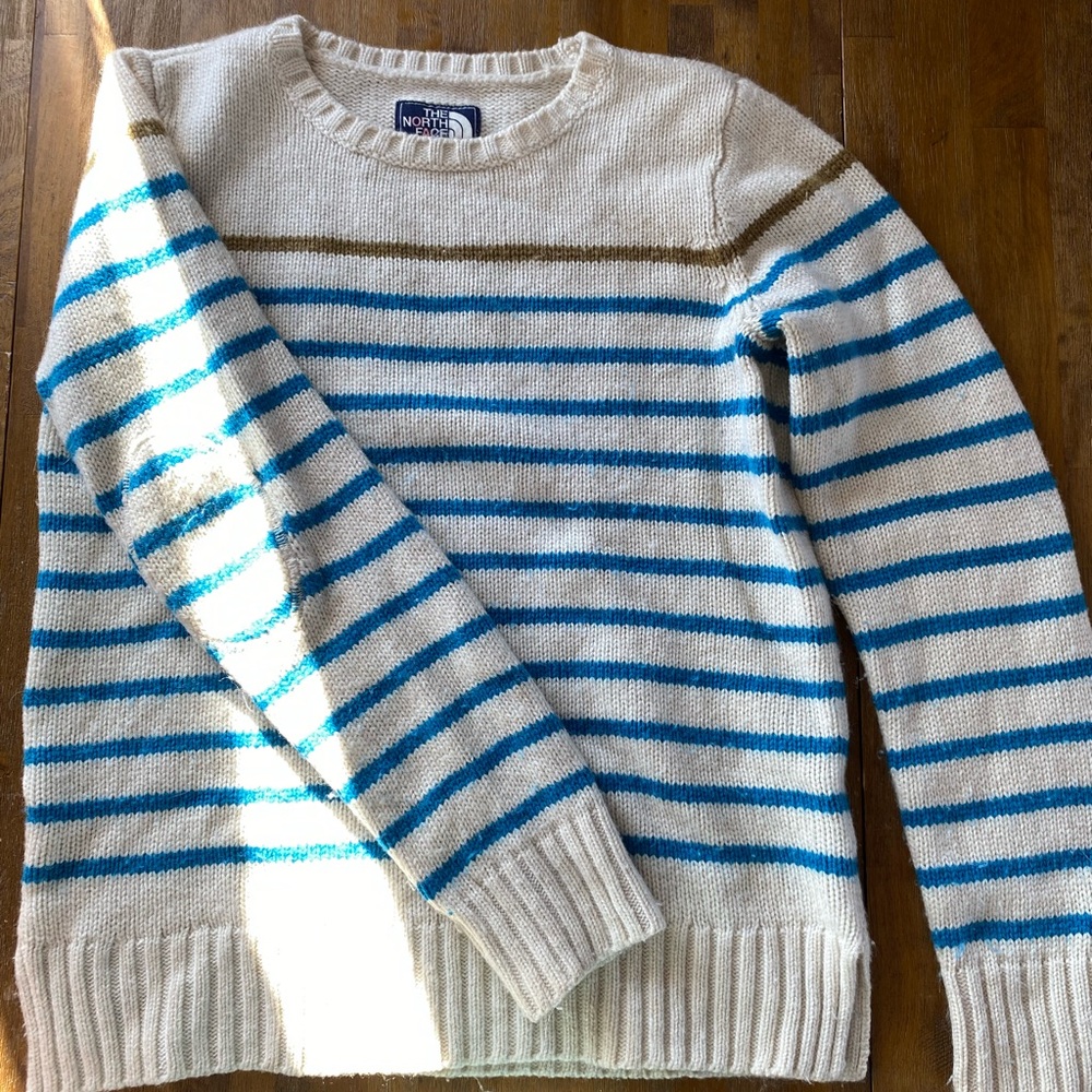 Women’s North Face Sweater Medium